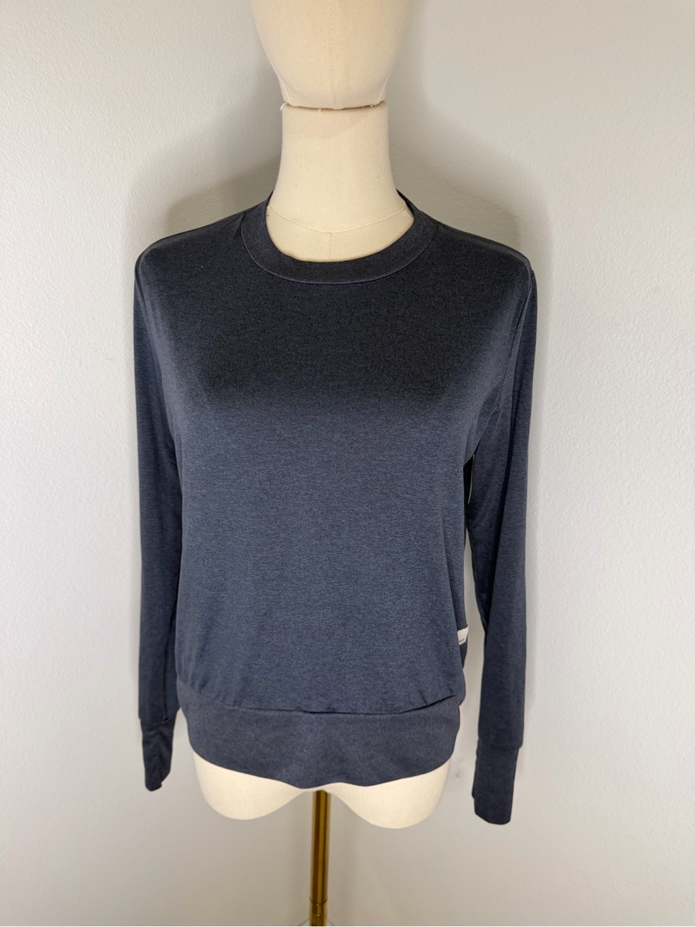 Vuori Crew Neck Long Sleeve in Navy Blue Size Small